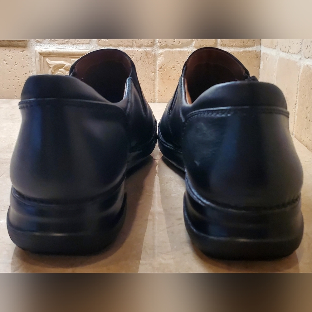 Clarks Women's Appley Size 11 Black Leather Side Zip Clogs/ Loafers - Picture 10 of 11